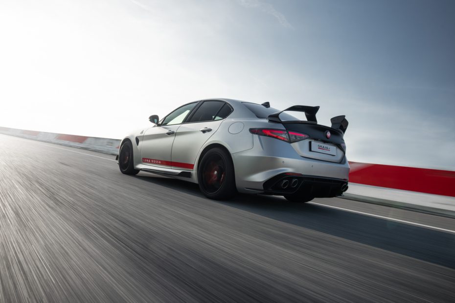 Alfa Romeo Giulia Quadrifoglio Luna Rossa pista